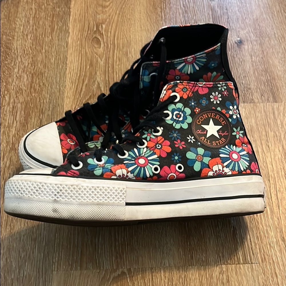 Converse Black High-Top Sneakers with Classic Design
